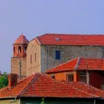 Бизнесмен отряза достъпа на десетки хора до водоеми и пътища