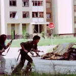 Зловещо: Богаташи плащали по €300 000, за да... стрелят по деца и възрастни!