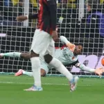 Две греди и изусната дузпа провалиха Интер