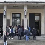 Извиха се опашки за евро пред БНБ