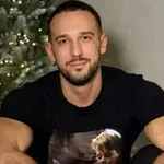 Фитнес треньор и инфлуенсър преяде и... умря