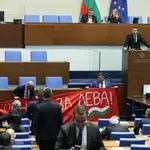 Край на драмата: Депутатите отхвърлиха референдума на Радев за еврото