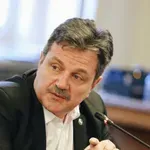 Симидчиев с опасения за заплатите на младите лекари