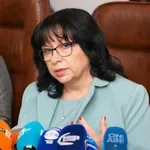 Теменужка закри срещата с Тристранката