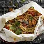 Скариди спагети с доматен сос в пакетчета