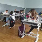 МОН иска 3 предмета на чужд език в спецпаралелките