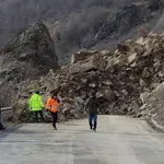 Масивно свлачище затвори прохода Троян-Кърнаре