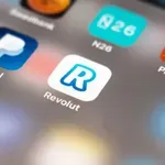 Револют каза "Сбогом" на лева