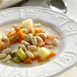 Боб чорба с фенел, праз и картофи