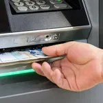 Банкомат глътна 20 бона на бургазлия, от банката вдигат рамене