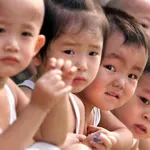 Китай ще покрива всички разходи по раждането на дете