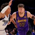 Дончич и Адетокунбо водят във вота за Мача на звездите в НБА