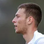 Чичо Венци си знае работата, продаде новогодишно защитник