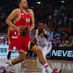 Везенков отново блести, но Олимпиакос загуби