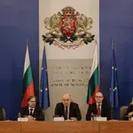 Хора без сметка в банката ще превалутират само с лична карта до 5000€