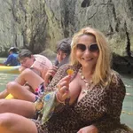 Нели Хаджийска - тигрица по цица в Тайланд