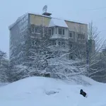 Невиждано! Сняг до четвъртия етаж, хиляди са блокирани, има и жертви