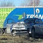 Две коли се удариха на ЖП прелеза в Божурище (СНИМКА)