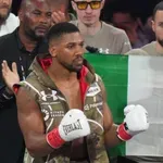 Слет трагедията: Джошуа се върна в залата