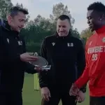 Христо Янев връчи на Ето'о наградата на феновете (ВИДЕО)