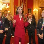 Съсипаха Кейт от критики заради червени панталони