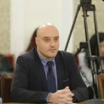 ПП-ДБ пита Радев - иска ли Сарафов аут?