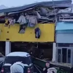 Снегът срути мол в Русия (ВИДЕО)