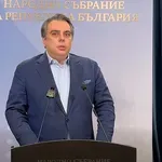 Първа реакция от ПП: Асен Василев пита Радев троянски кон на Кремъл ли е?