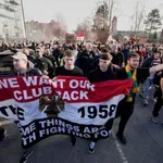Феновете на Ман Юнайтед стягат нов протест срещу Сър Ратклиф и фамилия Глейзър