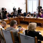 Правната комисия излезе в почивка, за да чуе Радев