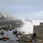 „Хари“ обрули Сицилия, вдигна вълни до 16 метра