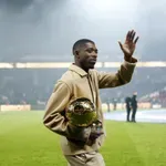 Позлатяват "Златната топка"