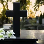 Шок: Мъж се прибра вкъщи две седмици след погребението си