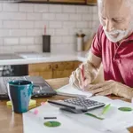 Най-високи заплати в България взимат хората на 55-59 г.