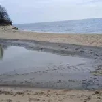 Плаж "Кабакум" осъмна замърсен с мазут