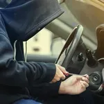 Мъже задигнаха кола пред детска градина в София