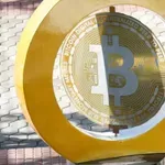 Биткойнът на най-ниската си цена, откакто Тръмп е президент