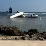 Самолет излезе от пистата и „кацна“ в Индийския океан