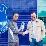 Не е Пастор: £1000 глоба за Грийлиш за преминаване на червено