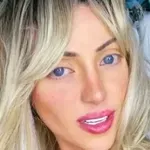 Изровиха от гроба "Живата Барби", подозират, че е била удушена при наемане за секс