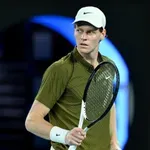 Синер стартира с победа в Доха, Медведев - също