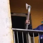 При скандал: Нападнаха мъж с брадва в главата в село Каменаре