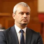 Костадинов потресен от "восъчните фигури" в кабинета