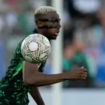 Осимен проплака: В Наполи се държаха с мен като с куче!