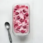 Малинов сладолед с кисело мляко