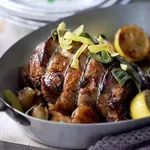 Свинско печено с лук, лимони и салвия