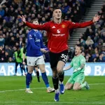 Ман Юнайтед схруска "карамелите", Шешко отново герой