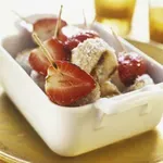 Печени медени банани и ягоди с кокос