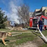 Пожар избухна в незаконно сметище за дървени отпадъци във Варна