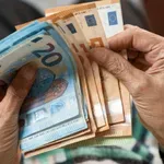 Жена преведе близо 5000 евро на мъж след онлайн „романс“